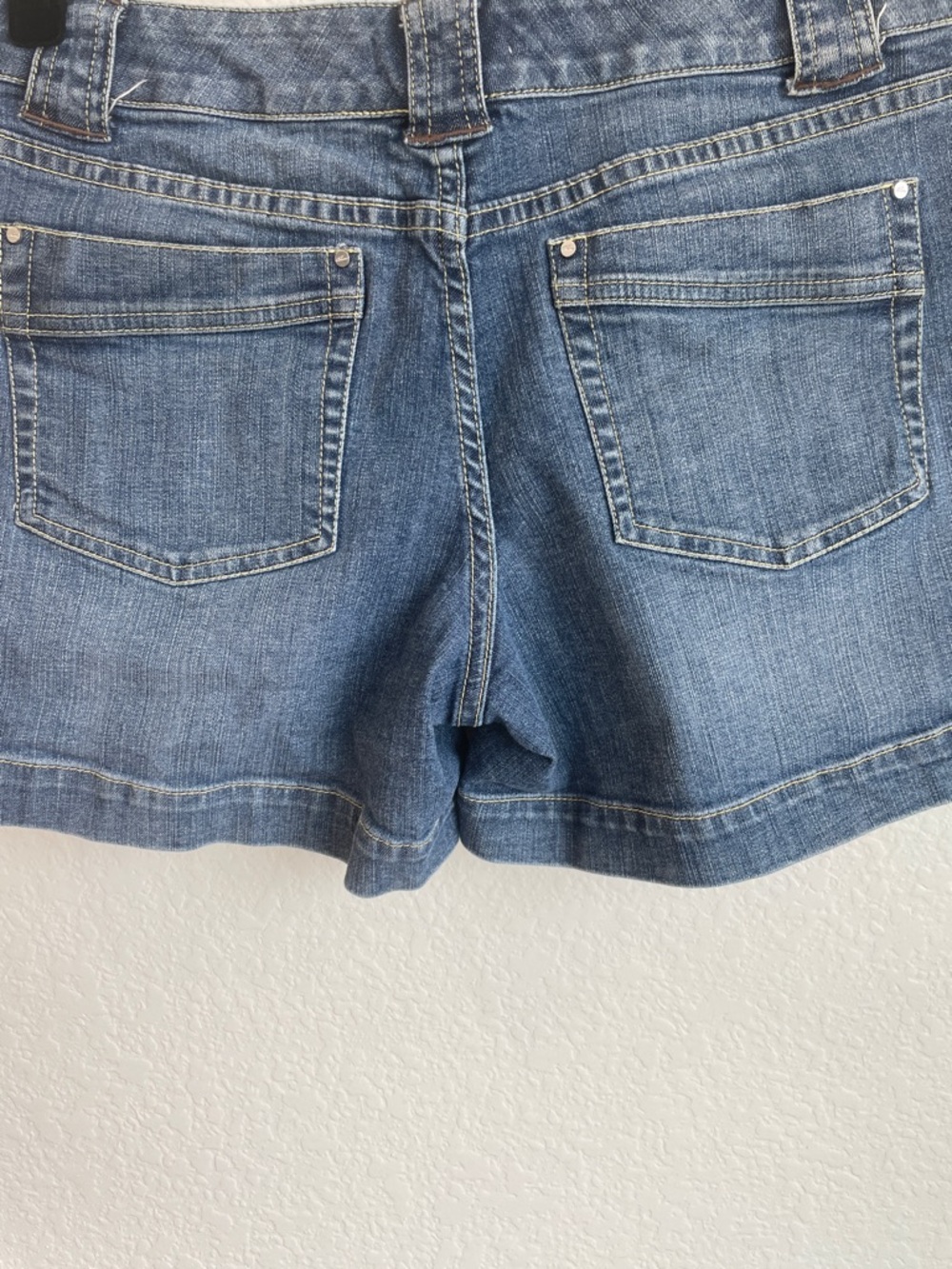 WHITE HOUSE BLACK MARKET • Denim Shorts • Size 6 - Picture 9 of 9